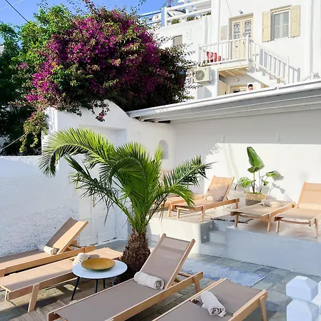 Kamara & Mykonos Town