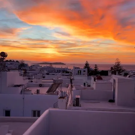 Kamara & Mykonos Town