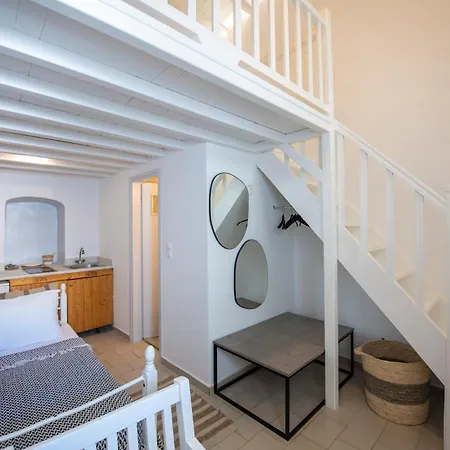 Kamara & Mykonos Town