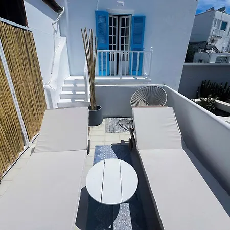 Kamara & Mykonos Town